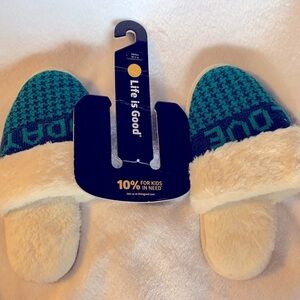 Life Is Good Sm 5/6 fuzzy slippers “Love Today”
